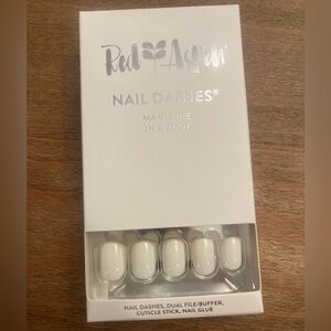 Red Aspen Nail Dashes in Nina on Cloud 9